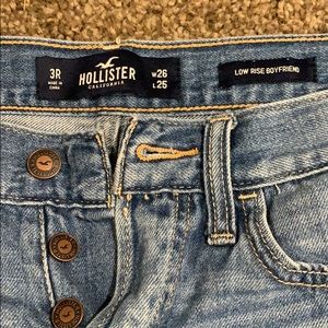 HOLLISTER low rise boyfriend jeans